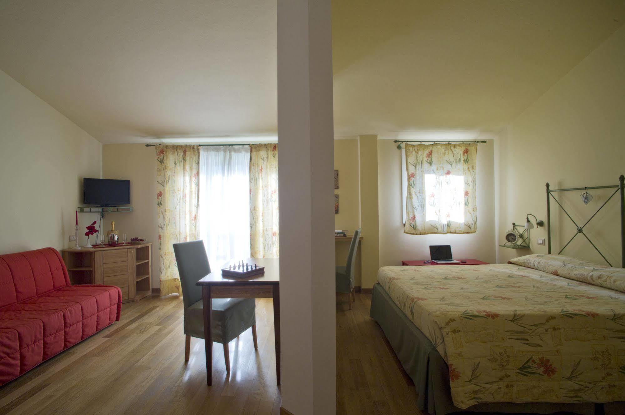 Cà Del Moro Resort Pontremoli Exterior foto